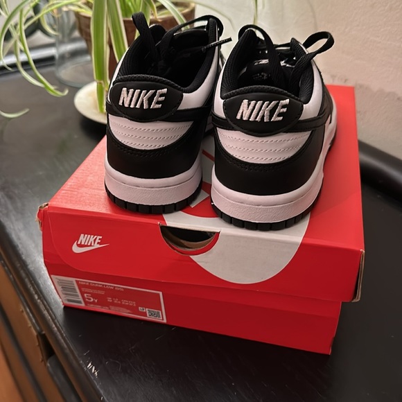 Nike Low Dunks - Picture 3 of 5